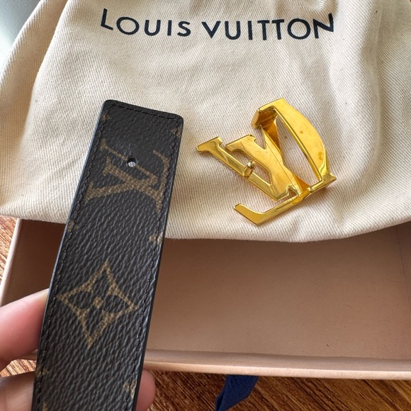 Authentic Louis Vuitton Initials 30mm Reversible Belt - Picture 12 of 16